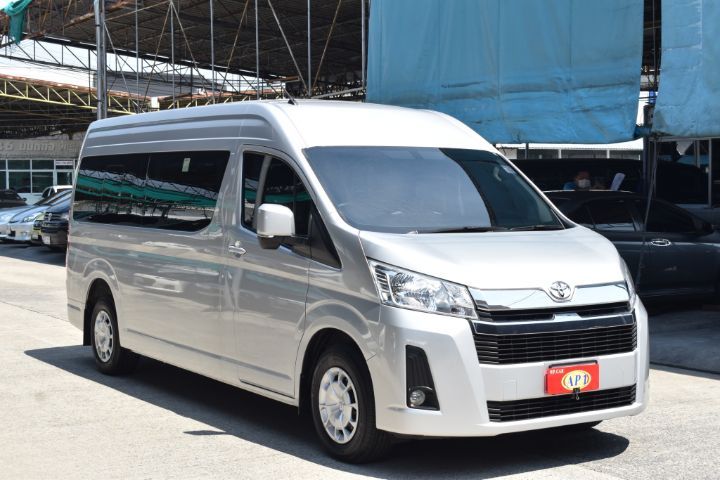 รถ Toyota Commuter 2.8 สี เทา