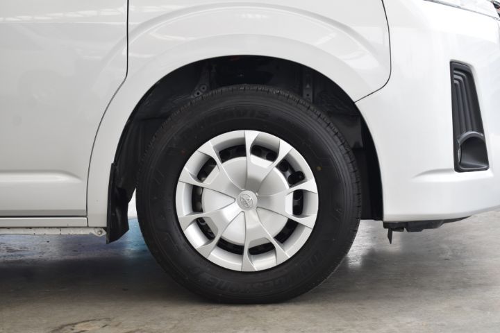 Toyota Commuter 2020 2.8 Van ดีเซล เกียร์ธรรมดา เทา รูปที่ 3