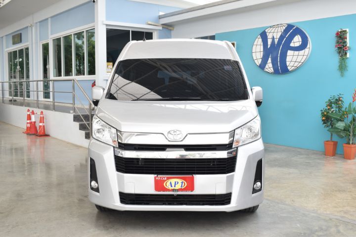 Toyota Commuter 2020 2.8 Van ดีเซล เกียร์ธรรมดา เทา รูปที่ 2