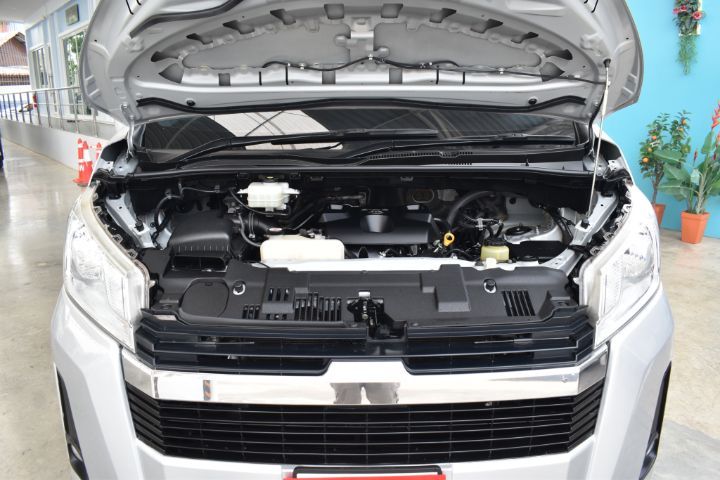 Toyota Commuter 2020 2.8 Van ดีเซล เกียร์ธรรมดา เทา รูปที่ 4