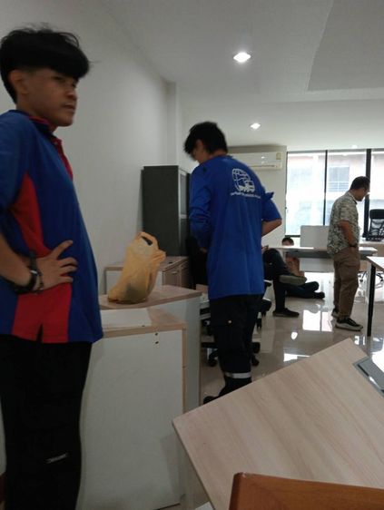 รถบรรทุกสี่ล้อ หกล้อ สิบล้อมีลิฟท์ท้ายช่วงล่างถุงลมบริการขนของขนส่งสินค้า รับจ้างขนย้ายเครื่องจักรเครื่องมือแพทย์ รถพร้อมแรงงานบริการขนของ รูปที่ 9