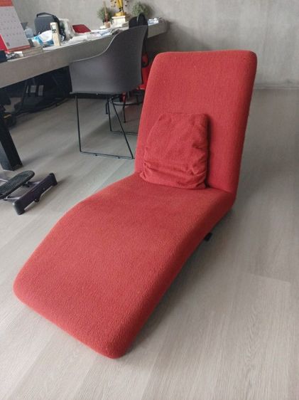 ขายเก้าอี้ easy chair ของ modern form ใช้นั่งเล่น ดูหนัง ราคา 2500 บาท สนใจติดต่อ 0986545361