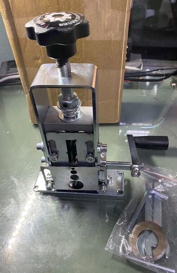 เครื่องมือลอกสายไฟฟ้า