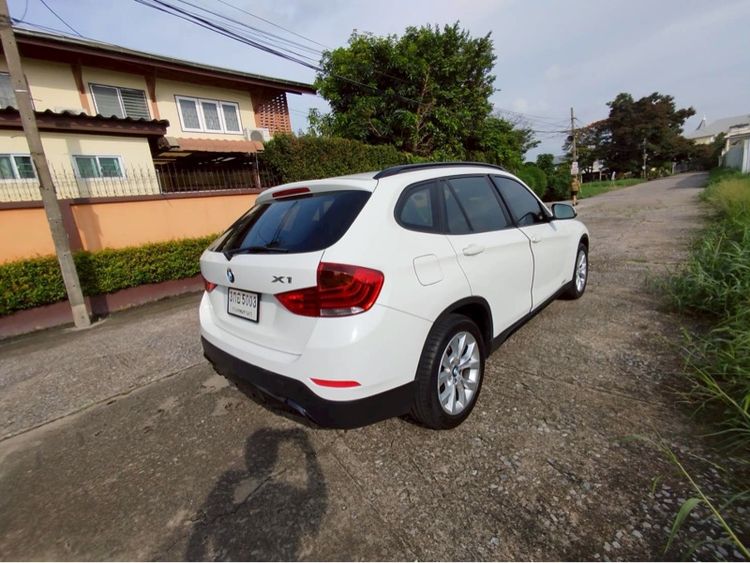 BMW X1 2014 2.0 sDrive18i Sport Utility-car เบนซิน ไม่ติดแก๊ส เกียร์อัตโนมัติ ขาว รูปที่ 4
