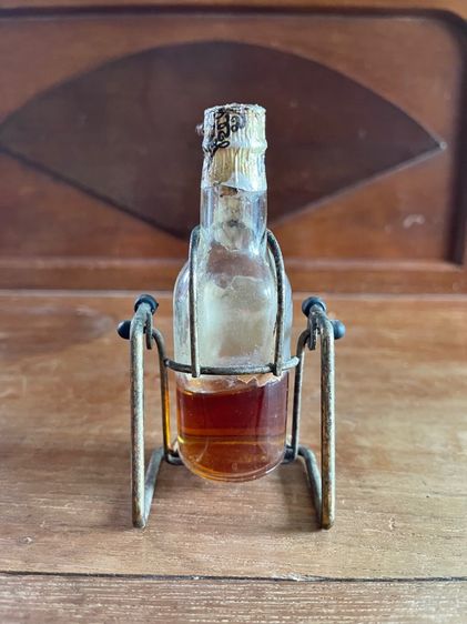 ขวด พร้อมขาตั้ง เก่าสะสม รูปที่ 6