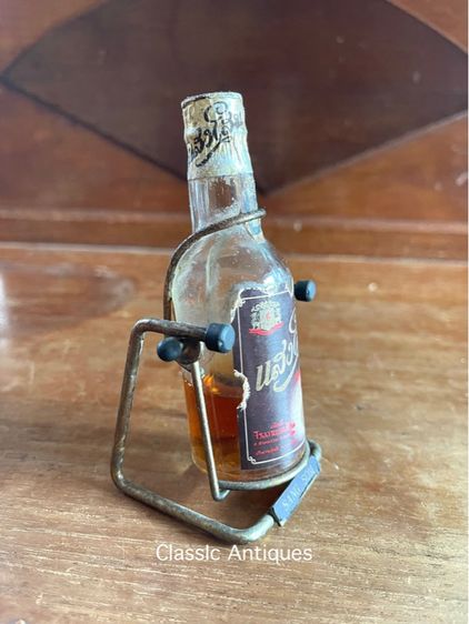 ขวด พร้อมขาตั้ง เก่าสะสม รูปที่ 2