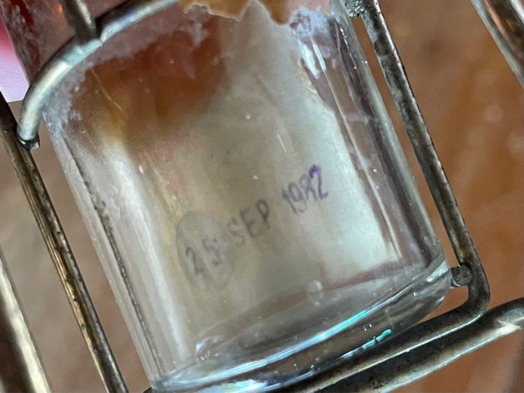 ขวด พร้อมขาตั้ง เก่าสะสม รูปที่ 8