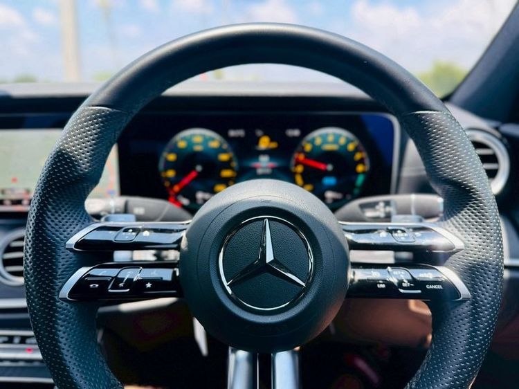 Mercedes-Benz E-Class 2022 E300e Sedan ปลั๊กอินไฮบริด (PHEV) ไม่ติดแก๊ส เกียร์อัตโนมัติ เงิน รูปที่ 4