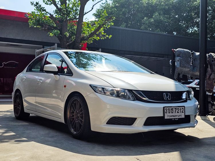 รถ Honda Civic 1.8 E i-VTEC สี ขาว