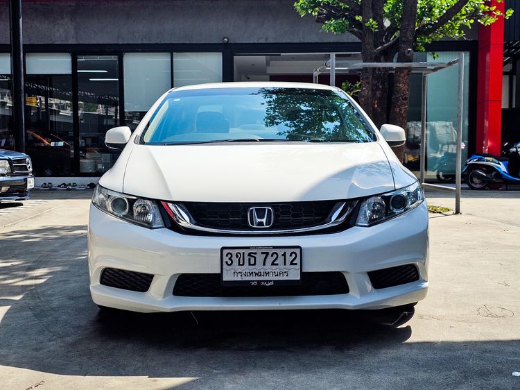 Honda Civic 2012 1.8 E i-VTEC Sedan เบนซิน เกียร์ธรรมดา ขาว รูปที่ 2