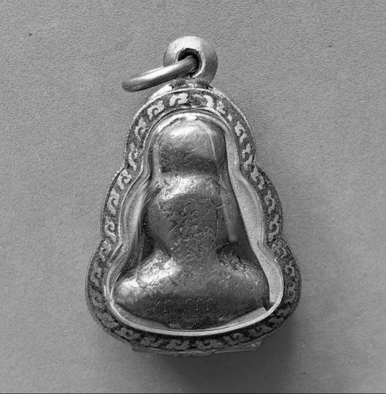 พระปิดตาเนื้อตะกั่ว รักแดงร่อน. ลพ. นาค วัดห้วยจระเข้. A19. รูปที่ 2