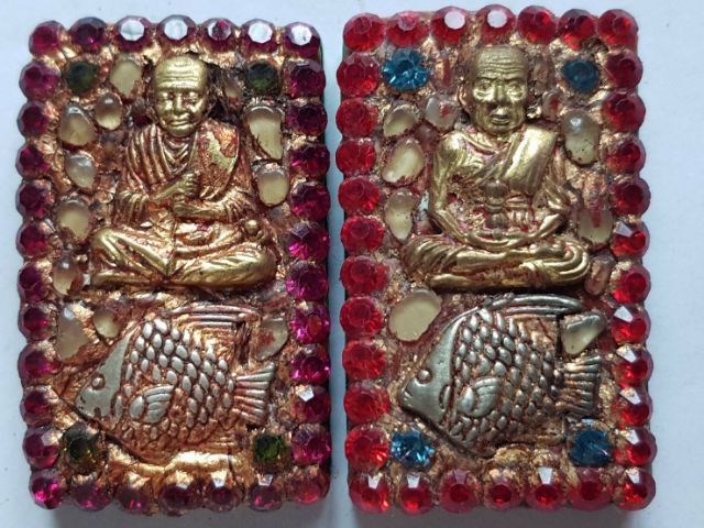 สมเด็จพระพุฒาจารย์ (โต พรหมรังสี )
เนื้อผงประดับพลอย กรุวังหน้า รูปที่ 4