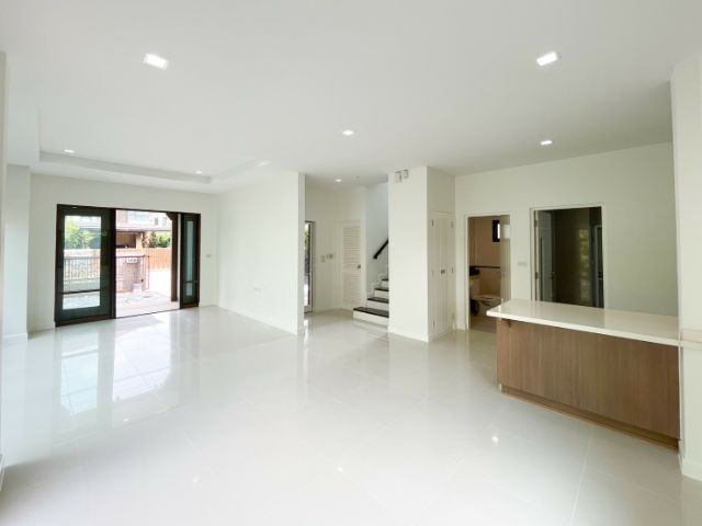 Sansiri มีบางส่วน 2015 ไม่ใช่ ขายบ้านเศรษฐสิริวัชรพล แบรนด์แสนสิริ  วัสดุพรีเมียม  พร้อมเข้าอยู่ได้เลย  รูปที่ 3