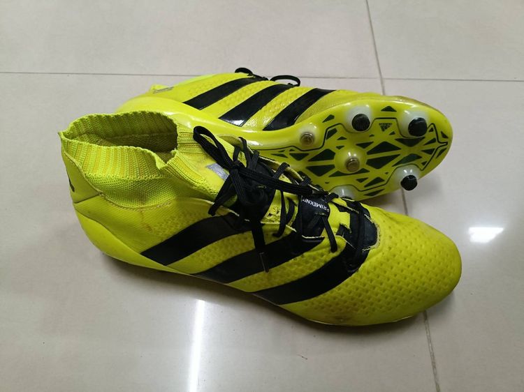 รองเท้าฟุตบอล