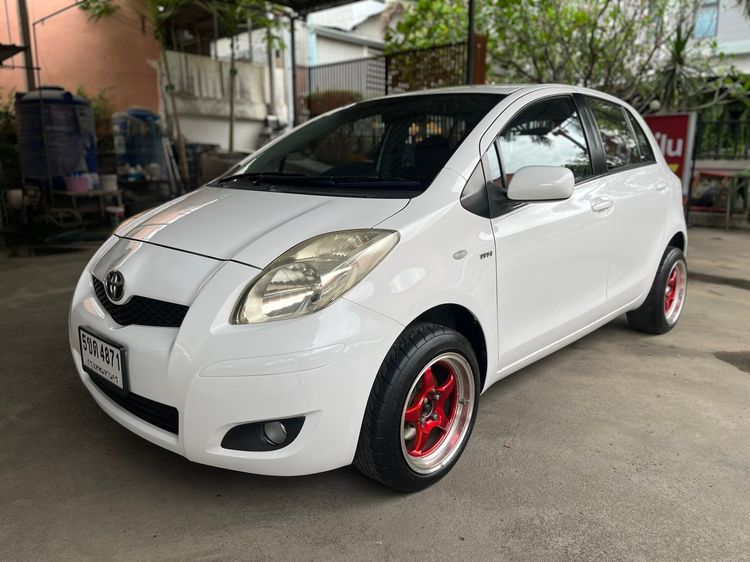 รถ Toyota Yaris 1.5 J สี ขาว