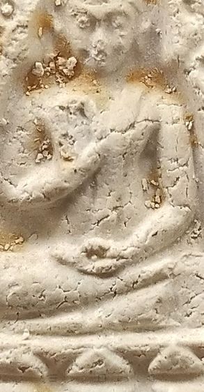 พระผงวัดปากน้ำ รุ่นสี่ พระธรรมขันธ์ พิมพ์สามเหลี่ยม รูปที่ 7