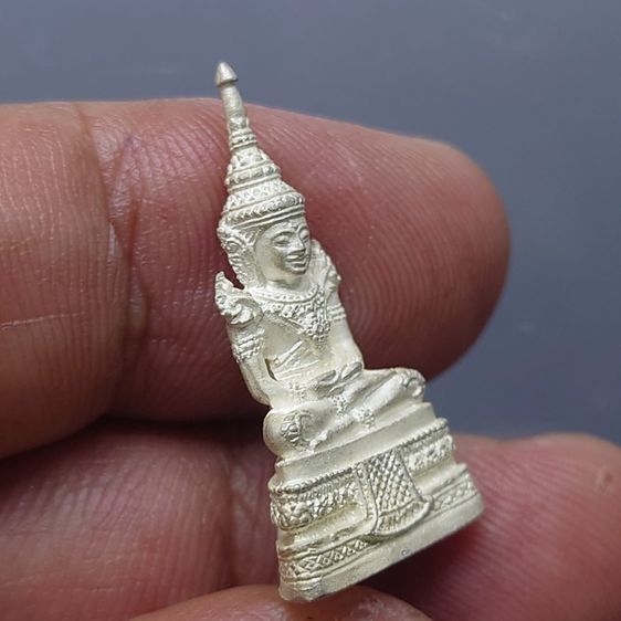 กริ่งพระพุทธมหามหามณีรัตนปฏิมากร (พระแก้วมรกต) เนื้อเงิน รุ่นเทิดพระเกียรติ พระบรมราชจักรีวงศ์ วัดพระศรีรัตนศาสดาราม ปี2540 รูปที่ 5