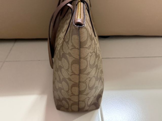 กระเป๋าสะพาย COACH  ZIP TOP TOTE รูปที่ 5