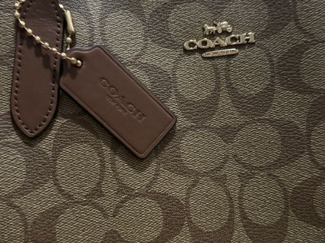 กระเป๋าสะพาย COACH  ZIP TOP TOTE รูปที่ 6