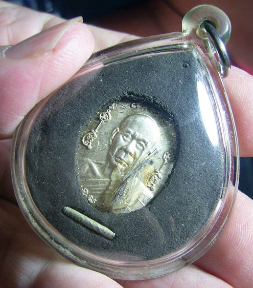 พระพิฆเนศวร์ ด้านหลังฝังเหรียญ เกศา หลวงพ่อดำ วัดสันติธรรม จ.สระแก้ว รูปที่ 4