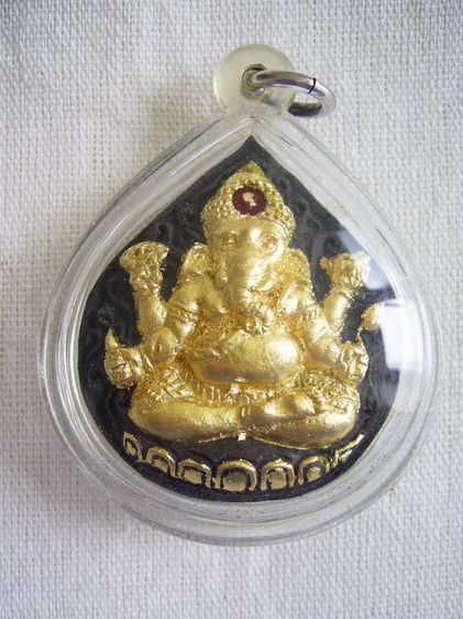 พระพิฆเนศวร์ ด้านหลังฝังเหรียญ เกศา หลวงพ่อดำ วัดสันติธรรม จ.สระแก้ว รูปที่ 2