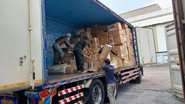 รถบรรทุกมีลิฟท์ท้ายบริการขนของย้ายบ้านขนส่งสินค้า รถบรรทุกมีถุงลมบริการขนสินค้าอุตสาหกรรมทุกชนิด มีรถพร้อมแรงงานรับจ้างขนสินค้าจ้างรถมีลิฟท์ รูปที่ 13