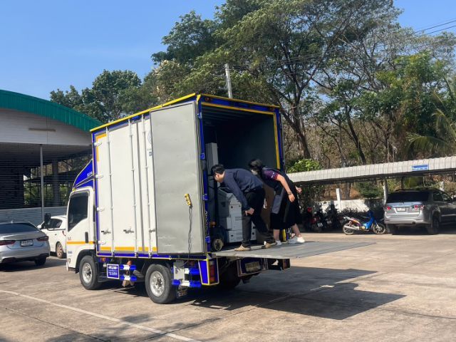 รถบรรทุกมีลิฟท์ท้ายบริการขนของย้ายบ้านขนส่งสินค้า รถบรรทุกมีถุงลมบริการขนสินค้าอุตสาหกรรมทุกชนิด มีรถพร้อมแรงงานรับจ้างขนสินค้าจ้างรถมีลิฟท์ รูปที่ 18