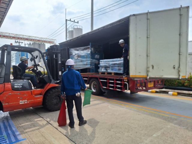 รถบรรทุกมีลิฟท์ท้ายบริการขนของย้ายบ้านขนส่งสินค้า รถบรรทุกมีถุงลมบริการขนสินค้าอุตสาหกรรมทุกชนิด มีรถพร้อมแรงงานรับจ้างขนสินค้าจ้างรถมีลิฟท์ รูปที่ 14