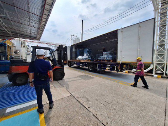 รถบรรทุกมีลิฟท์ท้ายบริการขนของย้ายบ้านขนส่งสินค้า รถบรรทุกมีถุงลมบริการขนสินค้าอุตสาหกรรมทุกชนิด มีรถพร้อมแรงงานรับจ้างขนสินค้าจ้างรถมีลิฟท์ รูปที่ 9