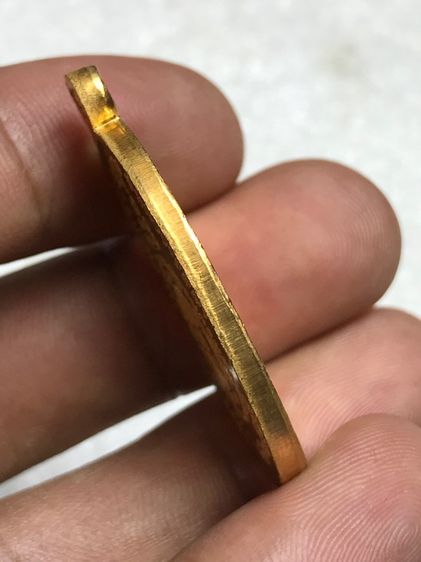 เหรียญหลวงพ่อคูณ รุ่นสร้างบารมี ปี 2519 สภาพแชมป์ รูปที่ 4