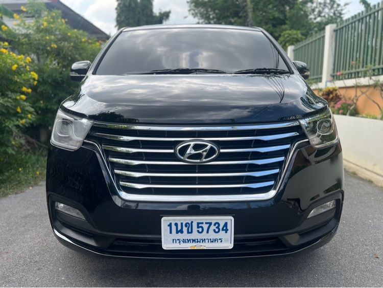 รถ Hyundai H-1  2.5 Elite Plus สี ดำ