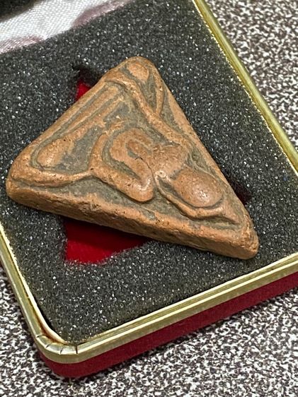 พระสมเด็จนางพญาพิมพ์พิเศษเข่าบ่วง กรุวัดนางพญา จ. พิษณุโลก   P 48 รูปที่ 8