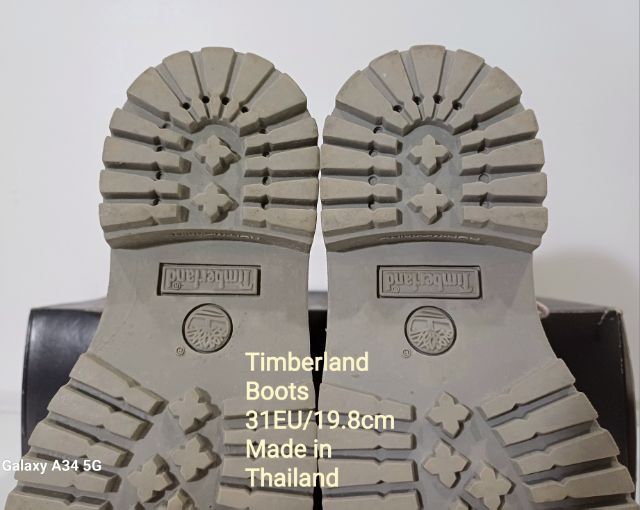 Timberland Boots For Daughters 31EU(19.8cm) ของแท้ มือ 1 สภาพเยี่ยม, รองเท้า Timberland ใหม่ นำไปเย็บรอบขอบพื้นเพิ่มเพื่อให้ทนทานมากขึ้น รูปที่ 11