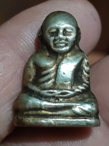 รูปหล่อปั๊มหลวงพ่อเงินวัดบางคลานพิมพ์คอแอลนิยมเนื้ออัลปาก้าจัดสร้างปี2515 ตอกใต้ฐาน14-15