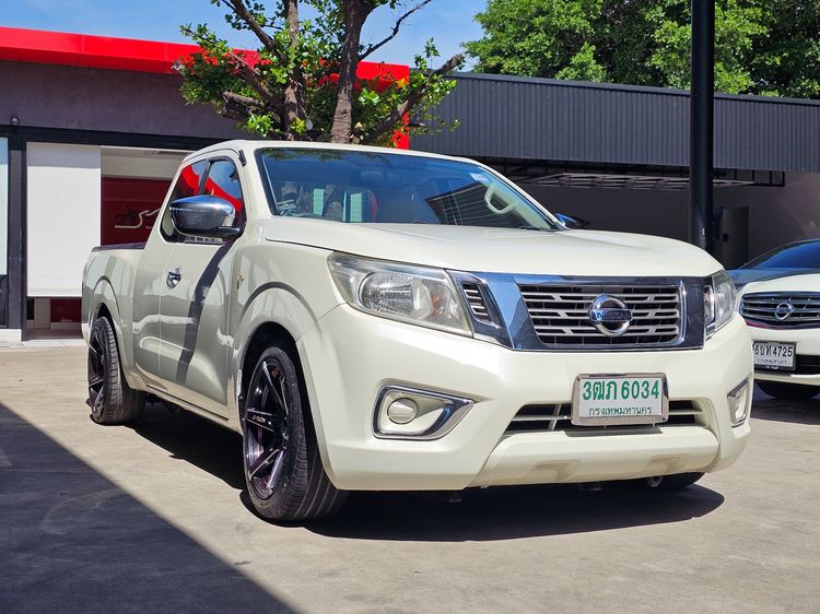 รถ Nissan Navara 2.5 E สี ขาว