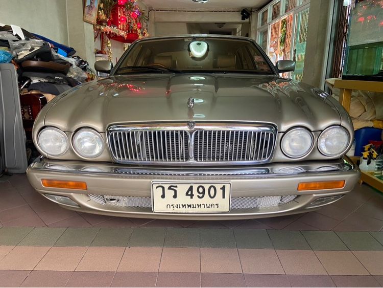 รถ Jaguar XJ6 3.2 สี บรอนซ์ทอง
