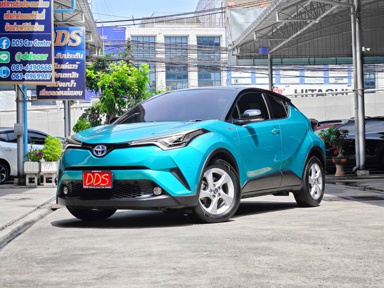 รถ Toyota C-HR 1.8 HV Mid สี เขียว