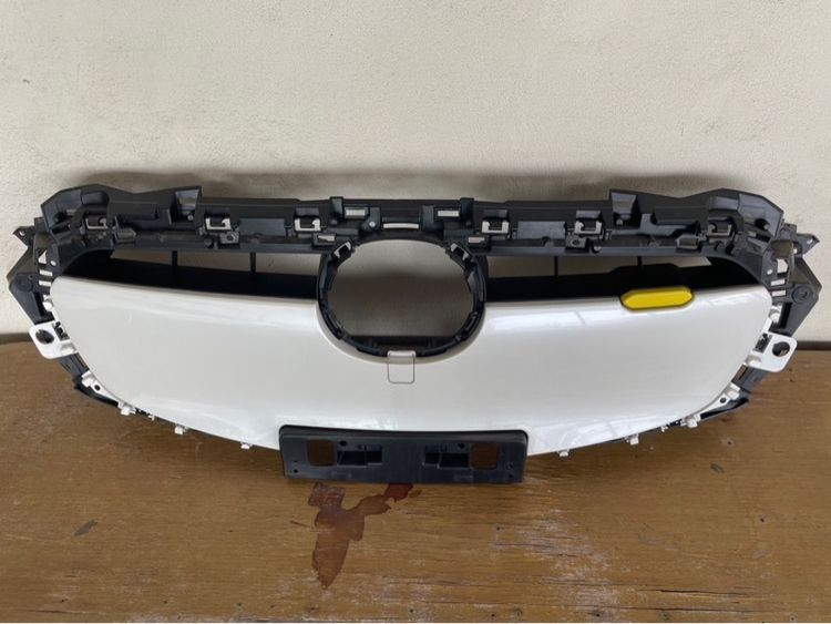 ขาย กระจังหน้า Mazda 2 Skyactiv ของแท้   มาสด้า 2  ปี 2023 2024 รูปที่ 4