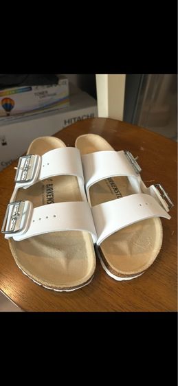 รองเท้าลำลอง BIRKENSTOCK สีขาว รูปที่ 3