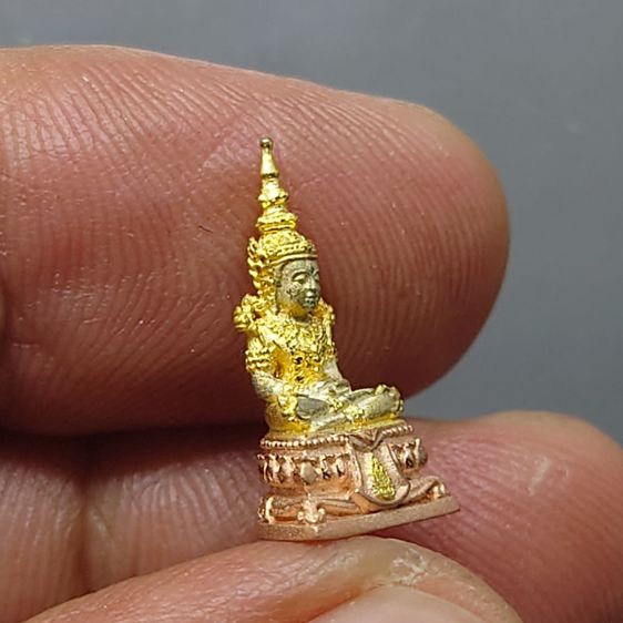 พระแก้วมรกต เนื้อเงินสามกษัตริย์ ขนาดสูง 1.7 เซน กรมสรรพสามิต สร้าง ในพระบรมราชานุญาต ปี2550 ตลับเดิม หายาก รูปที่ 6