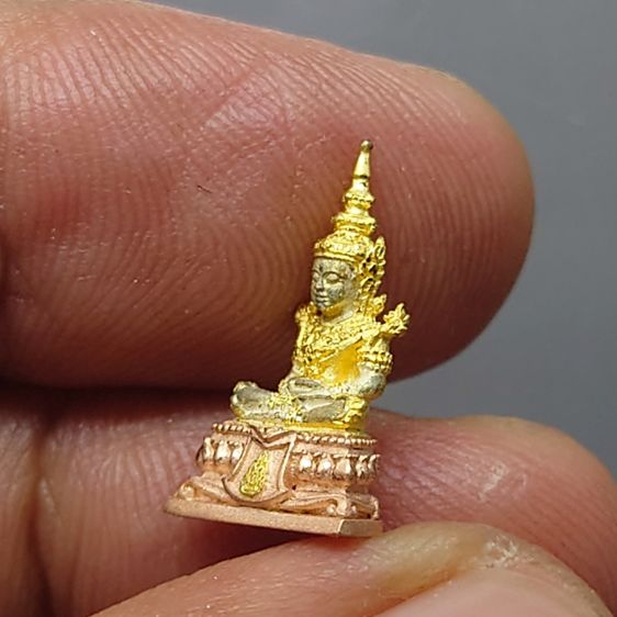 พระแก้วมรกต เนื้อเงินสามกษัตริย์ ขนาดสูง 1.7 เซน กรมสรรพสามิต สร้าง ในพระบรมราชานุญาต ปี2550 ตลับเดิม หายาก รูปที่ 7
