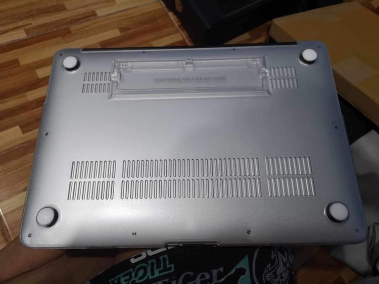  MacBook Air 2011 ใช้งานปกติแถมเคสใส จอเป็นดวง สภาพดังรูป รูปที่ 9