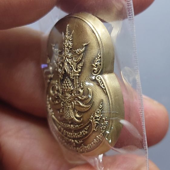 เหรียญกริ่งหนุมาน อารยสถาปัตย์ เนื้อทองเหลืองรมดำ พิมพ์เล็ก ออกแบบ และควบคุมการสร้างโดย อ.เฉลิมชัย โฆษิตพิพัฒน์ พร้อมกล่องเดิมและใบเซอร์ รูปที่ 6