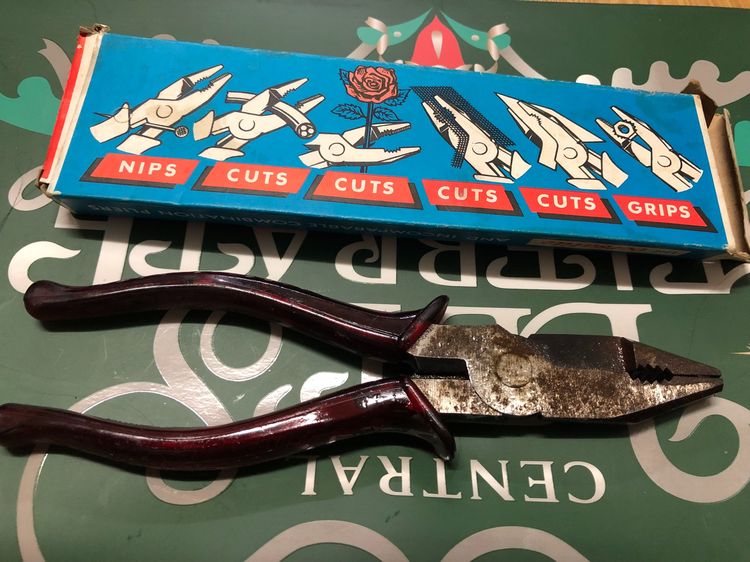 คีมปากจิ้งจก ตรา Fit (West Germany) รุ่นไม่มีตราปั๊ม หมุดวงกลม 2 ด้าน ด้ามแดง รูปที่ 6