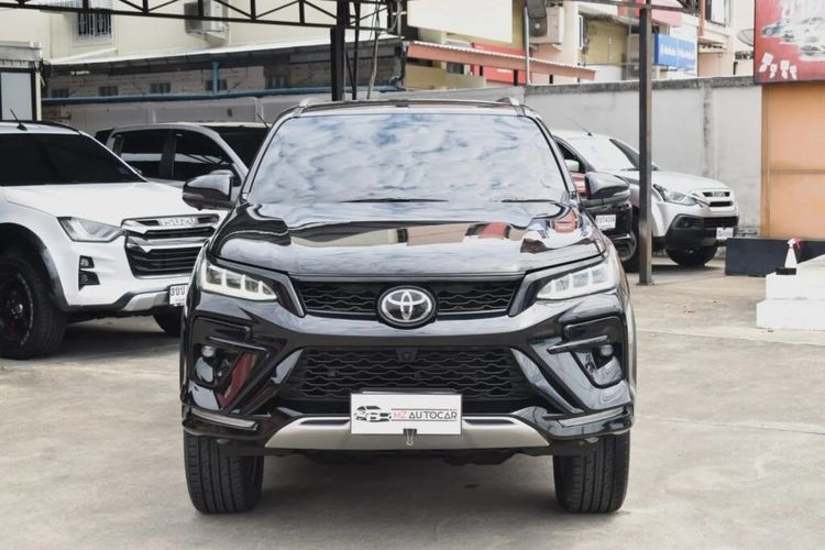 รถ Toyota Fortuner 2.8 LEGENDER 2WD AT สี ดำ