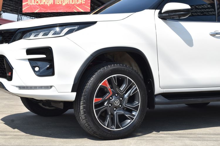 Toyota Fortuner 2021 2.8 Legender 4WD Utility-car ดีเซล ไม่ติดแก๊ส เกียร์อัตโนมัติ ขาว รูปที่ 3