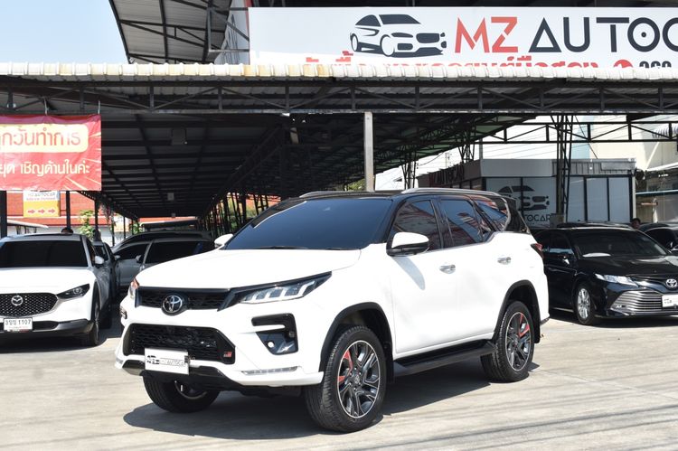 รถ Toyota Fortuner 2.8 Legender 4WD สี ขาว