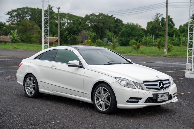 Mercedes-Benz E-Class 2013 E200 CGI Sedan เบนซิน ไม่ติดแก๊ส เกียร์อัตโนมัติ ขาว รูปที่ 4