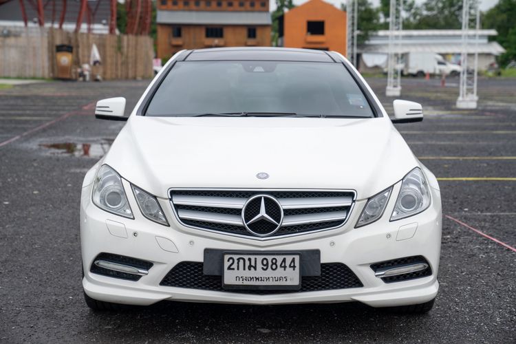 Mercedes-Benz E-Class 2013 E200 CGI Sedan เบนซิน ไม่ติดแก๊ส เกียร์อัตโนมัติ ขาว รูปที่ 3