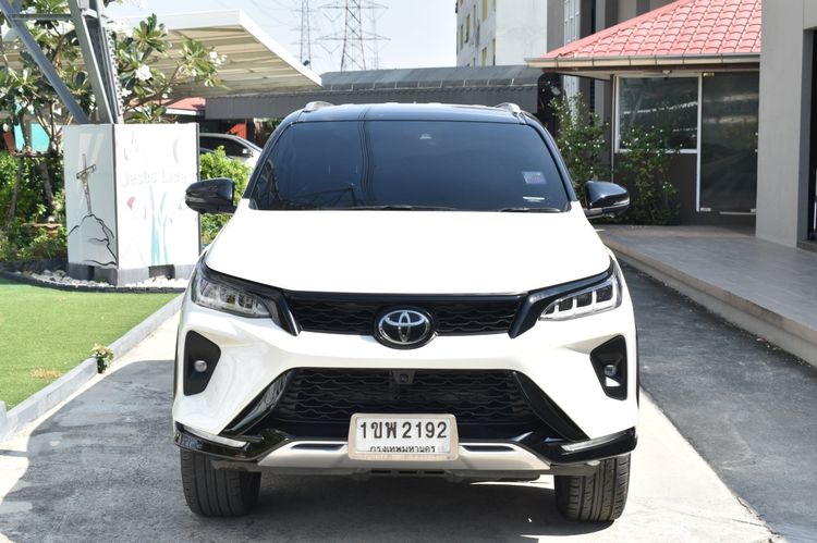 Toyota Fortuner 2021 2.8 LEGENDER 2WD AT Utility-car ดีเซล ไม่ติดแก๊ส เกียร์อัตโนมัติ ขาว รูปที่ 2